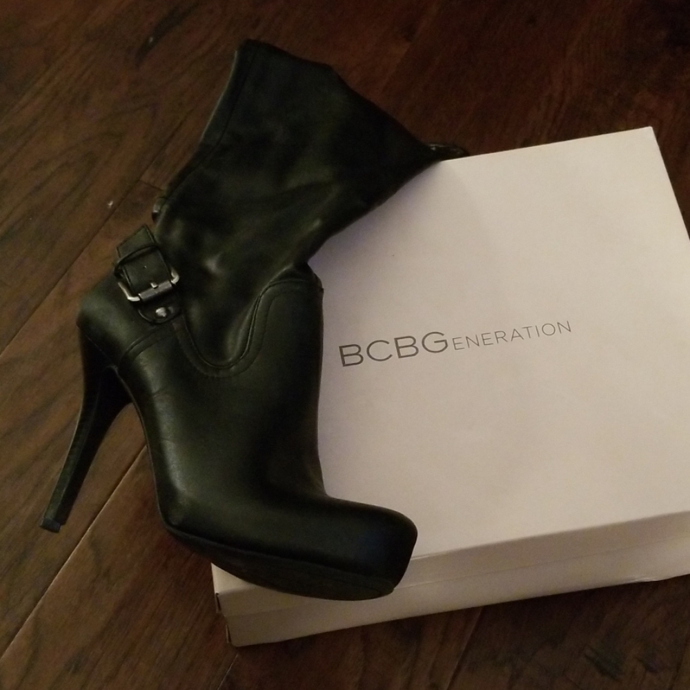 Boots - Picture 4 of 4